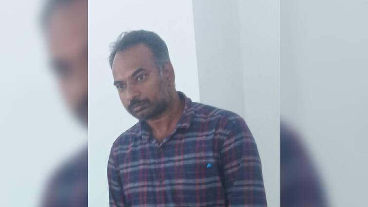 Salem news Deputy District Development Officer suspended for trashing public petition மக்கள் கொடுத்த மனுவை குப்பையில் வீசிய துணை வட்டார வளர்ச்சி அலுவலர் - மாவட்ட ஆட்சியரின் அதிரடி நடவடிக்கை