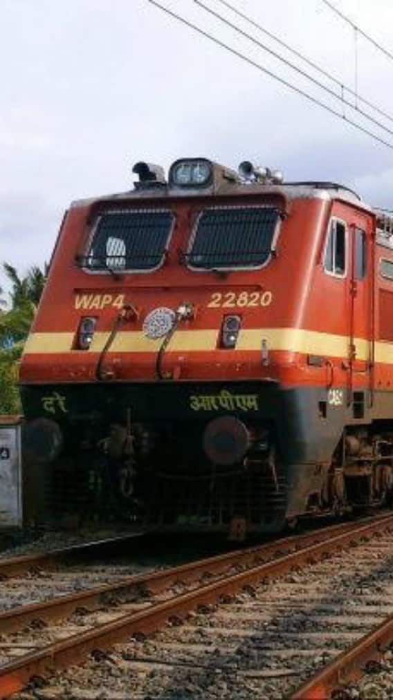 एक घंटे चलने पर कितनी बिजली खपत करता है Electric Locomotive!