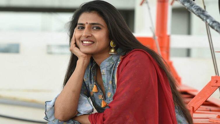 actress kasturi controversy telugu people speech escape from police know details here Kasturi: எஸ்கேப்! சர்ச்சைப் பேச்சால் நடிகை கஸ்தூரி தலைமறைவு - வலைவீசி தேடும் போலீஸ்!
