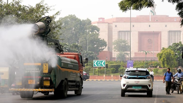 Delhi Air Quality Continues To Remain 'Very Poor', Thick Layer Of Smog Covers Mumbai: Watch