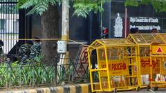 दिल्ली में कनाडाई दूतावास के बाहर जोरदार प्रदर्शन, बैरिकेड्स तोड़े; ब्रैम्पटन मंदिर पर हमले का विरोध