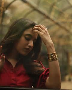 'OG' Priyanka Mohan:  రెడ్ డ్రెస్ లో గులాబీలా ఉన్న పవన్ కళ్యాణ్  'OG' బ్యూటీ ప్రియాంక మోహన్!