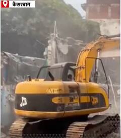 पलक झपकते ही बुलडोजर ने मिट्टी में मिलाया अवैध निर्माण | ABP NEWS SHORTS