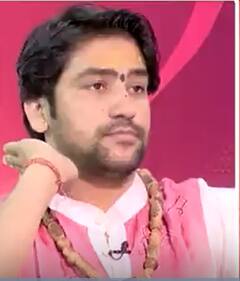 'हिन्दुओं को कौन छेड़ रहा है'- Baba Bageshwar| ABP NEWS SHORTS