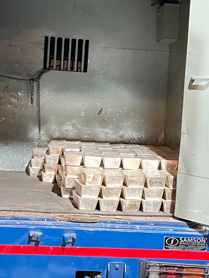 विधानसभा निवडणुकांच्या पार्श्वभूमीवर भरारी पथके व पोलिसांकडून नाकाबंदीत वाहनांची तपासणी केली जात आहेत. विशेष म्हणजे आचारसंहिता लागल्यापासून 8 नोव्हेंबरपर्यंत तब्बल 280 कोटींची रोकड आणि मौल्यवान वस्तू जप्त करण्यात आल्या आहेत.