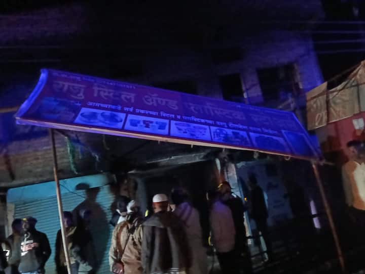 रात्री 1 वाजेच्या सुमारास ही घटना घडली, स्थानिकांमध्ये रात्री भीतीचं वातावरण होतं.