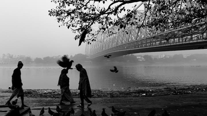 আজ সর্বনিম্ন তাপমাত্রা ২২.৮ ডিগ্রি । গতকাল দিনের সর্বোচ্চ তাপমাত্রা ছিল ৩০.৭ ডিগ্রি । বাতাসে জলীয় বাষ্পের পরিমাণ বা আপেক্ষিক আর্দ্রতা ৫৬ থেকে ৯৫ শতাংশ।