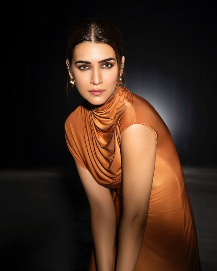 Kriti Sanon in ‘Do Patti’: Kriti made a powerful impact on OTT with her double role in ‘Do Patti’. Her portrayal added layers to the storyline, highlighting her versatility as an actor.