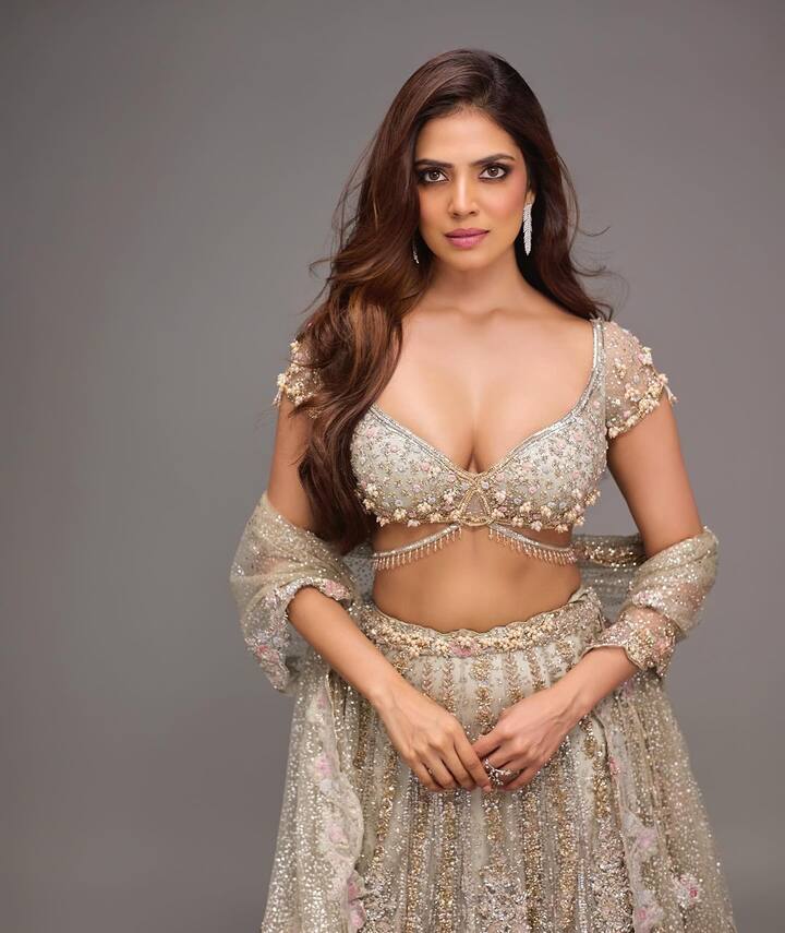 સાઉથ એક્ટ્રેસ માલવિકા મોહનનની સિઝલિંગ તસવીરો ઈન્સ્ટાગ્રામ પર આવતાની સાથે જ વાયરલ થવા લાગી છે.