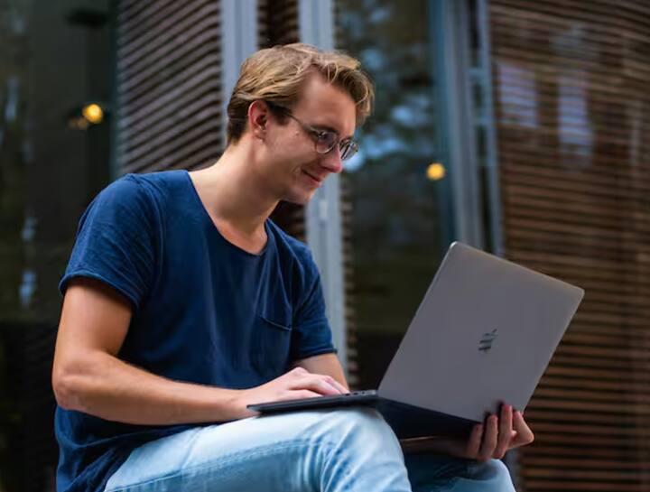 ਅਸੀਂ ਗੱਲ ਕਰ ਰਹੇ ਹਾਂ ਉੱਤਰੀ ਕੋਰੀਆ ਦੀ। ਉੱਤਰੀ ਕੋਰੀਆ ਨੂੰ ਅਕਸਰ ਦੁਨੀਆ ਦਾ ਸਭ ਤੋਂ ਰਹੱਸਮਈ ਦੇਸ਼ ਕਿਹਾ ਜਾਂਦਾ ਹੈ। ਇਸ ਦਾ ਕਾਰਨ ਇੱਥੋਂ ਦਾ ਸਖ਼ਤ ਪ੍ਰਸ਼ਾਸਨ ਅਤੇ ਬਾਹਰੀ ਦੁਨੀਆਂ ਤੋਂ ਪੂਰੀ ਤਰ੍ਹਾਂ ਅਲੱਗ-ਥਲੱਗ ਰਹਿਣ ਦੀ ਨੀਤੀ ਹੈ। ਇਸ ਦੇਸ਼ ਵਿੱਚ ਇੰਟਰਨੈੱਟ ਦੀ ਪਹੁੰਚ ਬੇਹੱਦ ਸੀਮਤ ਹੈ ਅਤੇ ਆਮ ਲੋਕਾਂ ਦੀ ਪਹੁੰਚ ਲਗਭਗ ਨਾਂਹ ਦੇ ਬਰਾਬਰ ਹੈ।