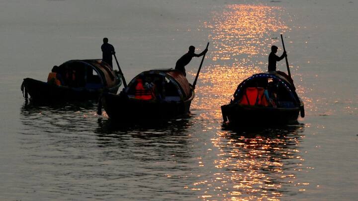 সকালের দিকে হালকা কুয়াশা ও ধোঁয়াশা। আগামী চার-পাঁচ দিন নতুন করে তাপমাত্রা নামার সম্ভাবনা নেই। শুষ্ক আবহাওয়া; বৃষ্টির সম্ভাবনাও নেই।