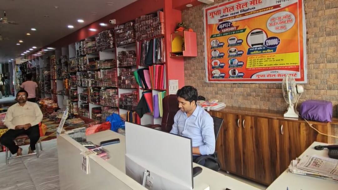 कपड़ा व्यापारी को लॉरेंस गैंग के नाम पर जान से मारने की धमकी, परिवार में दहशत का माहौल UP Crime News Lawrence Gang Threat Call to Kushinagar Cloth Merchant ANN कपड़ा व्यापारी को लॉरेंस गैंग के नाम पर जान से मारने की धमकी, परिवार में दहशत का माहौल