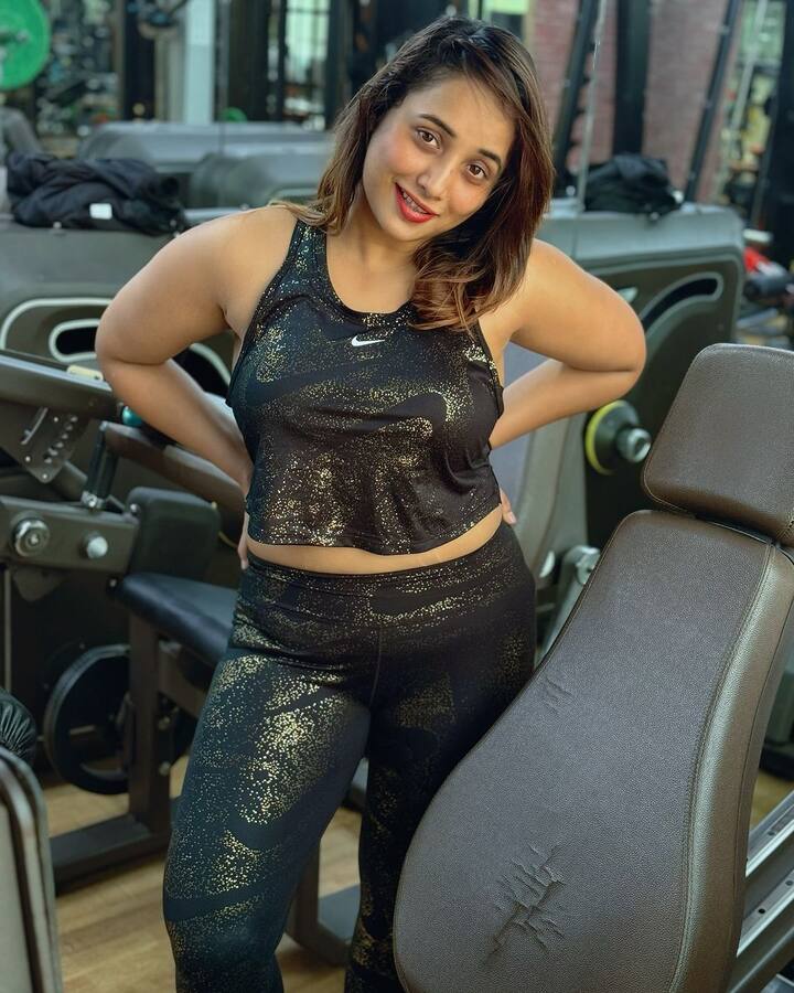 रानी चटर्जी आज एक फिल्म के लिए 8 से 12 लाख रुपये की फीस वसूलती हैं. वहीं बात करें उनकी नेटवर्थ की तो ये करीब 5 मिलियन डॉलर है.