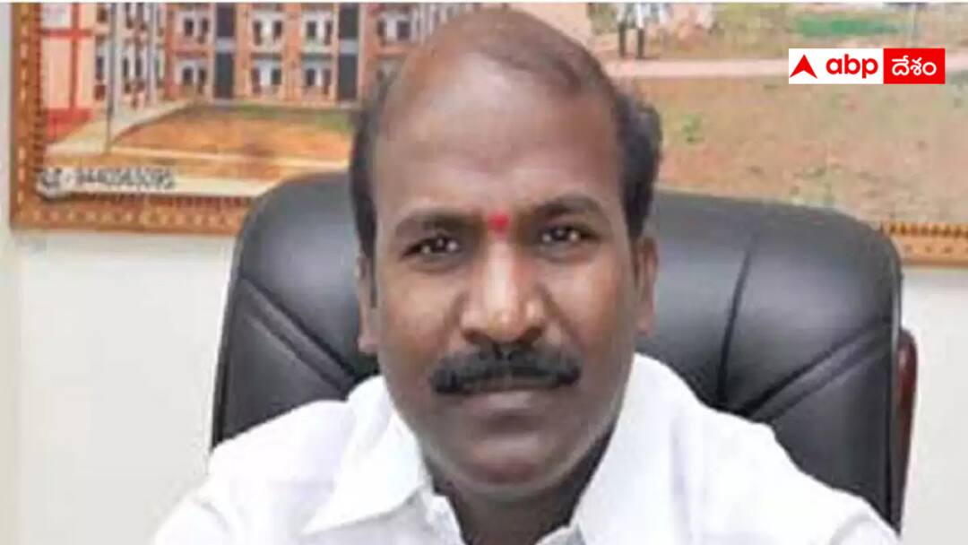 Notices have been issued to former MLA Chirumurthy Lingaiah in the phone tapping case. Phone tapping case: ఫోన్ ట్యాపింగ్ కేసులో మొదటి సారి రాజకీయ నేతకు నోటీసులు - ఆరోగ్యం బాగోలేదని డుమ్మా కొట్టిన మాజీ ఎమ్మెల్యే