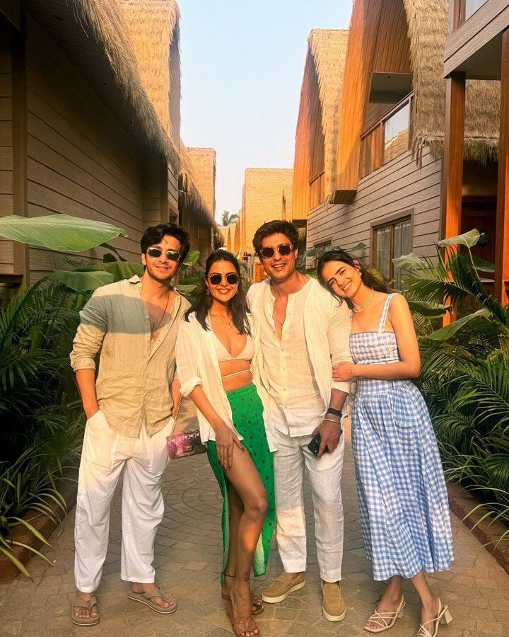 અભિનેત્રીએ બિકીની પહેરીને તેના ટોન ફિગરને પણ ફ્લોન્ટ કર્યું હતું, જેમાં પ્રિયંકા ગોવાના બીચ પર મસ્તીભરી અંદાજમાં જોવા મળી હતી.