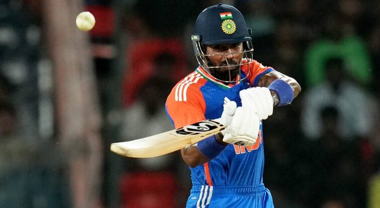 Hardik Pandya trolled after Enjoy From Other End Message To Arshdeep Singh in IND vs SA 2nd T20I Watch reaction IND vs SA 2nd T20I: हार्दिक पांड्या फिर हुए 'ट्रोलिंग' का शिकार, जानें इस बार किस हरकत पर भड़के फैंस