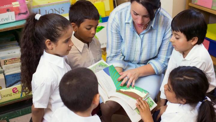 यह  आंकड़े इस बात के सबूत हैं कि भारतीयों की शिक्षा दुनिया में काफी उच्च दर्जे की है. लेकिन इस बीच कई लोगों के मन में सवाल आता है. दुनिया में सबसे अच्छे टीचर्स कहां के होते हैं. भारतीय टीचर्स इस लिस्ट में कौन से नंबर पर है.