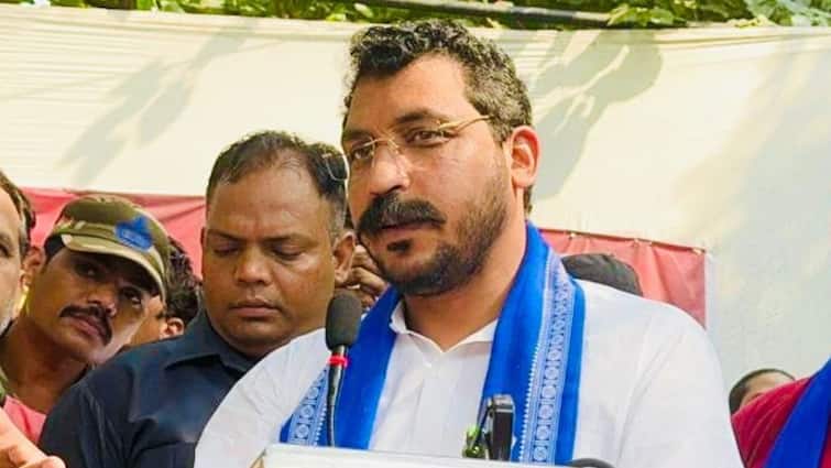 Nagina MP Chandrashekhar Azad raised questions on scheme Yogi Adityanath Government सांसद चंद्रशेखर आजाद बोले- 'धार्मिक स्थलों की तरह शिक्षा के मंदिरों पर ध्यान दें सीएम योगी'