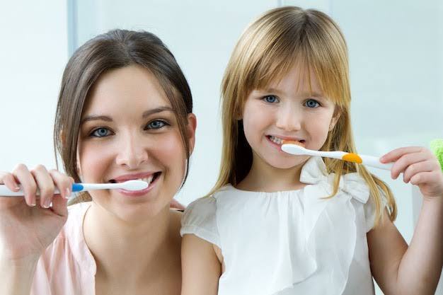 According to experts, at least two minutes should be spent in brushing. During this time the teeth should cover all the layers. You should also not forget to clean your tongue, as this allows bacteria to grow and can cause bad breath and plaque. In such a situation, one should be careful about oral health and avoid any kind of mistake.