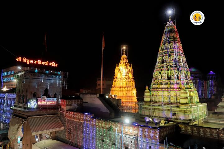 त्याऐवजी आता उद्या होत असलेल्या कार्तिकी एकादशी सोहळ्यास देवाची महापूजा राज्याच्या मुख्य सचिव सुजाता सैनिक किंवा जिल्हाधिकारी कुमार आशीर्वाद यांच्या हस्ते होणार आहे.