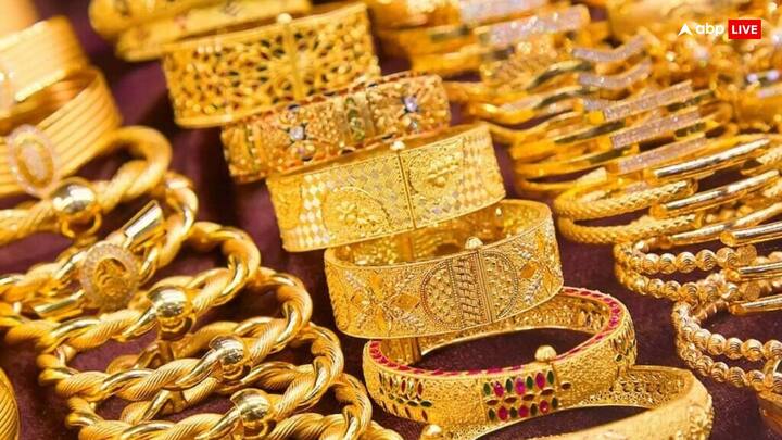 Buy Lakshmi Yantra of silver or gold or brass during Guru Pushya Yoga. It is believed that this helps Goddess Lakshmi reside in the house. Luck favors you by the grace of Jupiter.