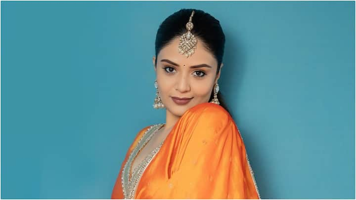 Sreemukhi Latest Photos : శ్రీముఖి డ్రెస్​లకు ఆమె అభిమానుల్లో మంచి క్రేజ్ ఉంది. తాజాగా ఈ భామ ఆరెంజ్ అనార్కలీ డ్రెస్​లో అందంగా ముస్తాబైంది.