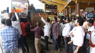 ஆக்கிரமிக்கப்பட்ட நடைபாதை... பொதுமக்கள் தொடர் புகாரையடுத்து சேலம் மாநகராட்சி அதிரடி