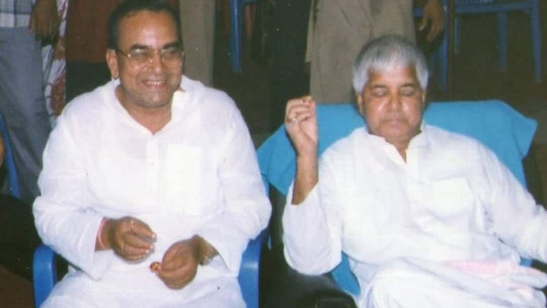 Bihar News: RJD के पूर्व मंत्री नारायण यादव का निधन, तेजस्वी यादव ने दुख जताते हुए किया इमोशनल पोस्ट Tejashwi Yadav expressed grief over demise of former RJD minister Narayan Yadav in Begusarai ann Bihar News: RJD के पूर्व मंत्री नारायण यादव का निधन, तेजस्वी यादव ने दुख जताते हुए किया इमोशनल पोस्ट