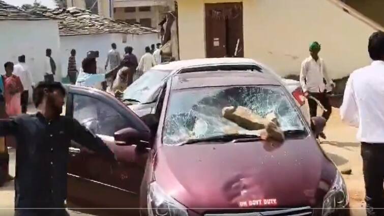 Telangana people attack Vikarabad Collector land issue watch video Watch Video: கலெக்டரையே கல்லால் அடித்து விரட்டிய மக்கள்! உயிர் பயத்தில் ஓடிய அதிகாரிகள் - நீங்களே பாருங்க