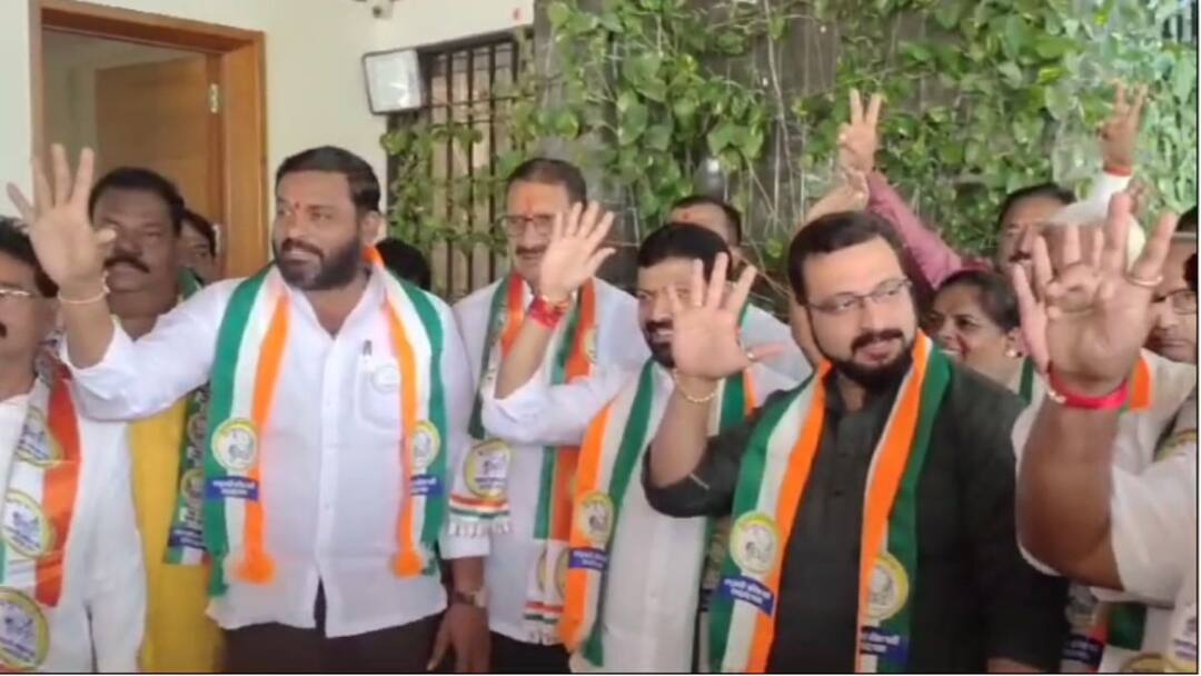 Sharad Pawar: पंढरपूर विधानसभा मतदारसंघात शरद पवार गटाचा काँग्रेस अन् भाजपला दणका! अमोल कोल्हेंच्या उपस्थितीत 10 नगरसेवकांनी फुंकली तुतारी Maharashtra Vidhan Sabha Election 2024 In Pandharpur Assembly Constituency NCP SP gave a blow to Congress and BJP 10 corporators join Sharad pawars ncp party in the presence of Amol Kolhen Sharad Pawar: पंढरपूर विधानसभा मतदारसंघात शरद पवार गटाचा काँग्रेस अन् भाजपला दणका! अमोल कोल्हेंच्या उपस्थितीत 10 नगरसेवकांनी फुंकली तुतारी