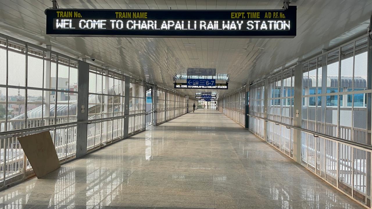 Charlapally Railway Station: ట్రెండ్ సెట్ చేస్తున్న చర్లపల్లి రైల్వే స్టేషన్, రూ.430 కోట్లతో అన్నీ అత్యాధునిక హంగులే