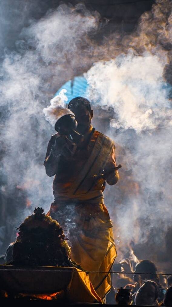 भारत में कितने धर्मों को एक साथ मान सकता है इंसान?