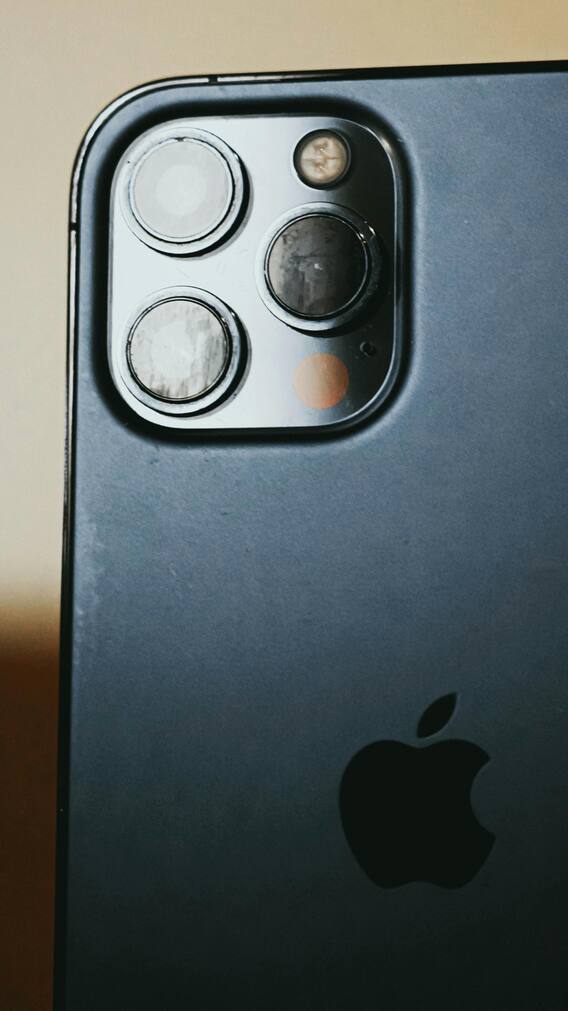 साल 2030 तक iPhone में होंगे ये फीचर्स! AI के जवाब ने किया हैरान