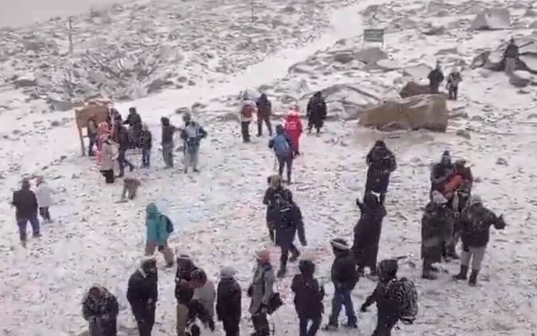 Winter Season Starts weather changed in jammu and kashmir snowfall started in many areas J&K Weather: જમ્મુ-કાશ્મીરમાં મૌસમનો મિજાજ બદલાયો, થઇ રહી છે સિઝનની પ્રથમ હિમવર્ષા