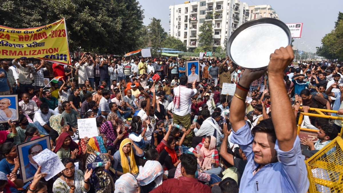 Student Protest: छात्रों के आंदोलन के समर्थन में Drishti IAS, कहा- ‘मांग जायज है, परीक्षा एक ही पाली में हो’