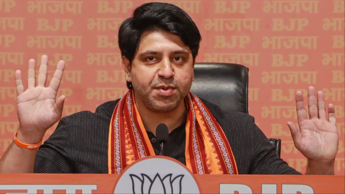 ‘बालासाहेब ठाकरे के विचारों को सत्ता के लिए गिरवी…’ BJP प्रवक्ता शहजाद पूनावाला का आदित्य ठाकरे पर निशाना