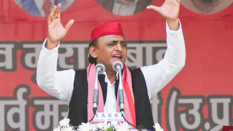 UP Bypolls election 2024 Akhilesh Yadav said yogi adityanath will be  removed from CM post ann | अखिलेश यादव ने फिर किया सीएम योगी की कुर्सी जाने  का दावा, कहा-'दिल्ली वाले मौका देख रहे हैं'