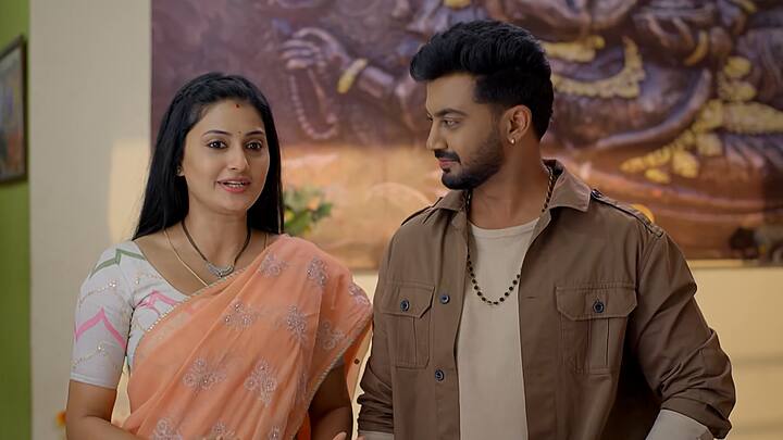 ఎల్లుండి నీ పుట్టిన రోజు అని జయమ్మ గుర్తుచేస్తుంది..ఆ రోజు దీవించే అవకాశం మీ అమ్మకు ఇవ్వరా అని చక్రవర్తిని పట్టుకుని ఏడుస్తుంది. కట్టిపడేయ్ ముసలి అని క్రిష్ అంటే..ఎప్పుడూ బెదిరింపేనా బతిమలాడ్డం లేదా అని జయమ్మ క్లాస్ వేస్తుంది. ఎల్లుండి మీ పుట్టిన రోజు ఇక్కడే జరగాలి అని సత్య అంటుంది..