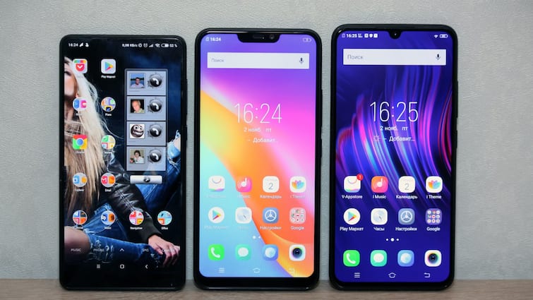 Smartphones price hike in 2025 due to ai features strong processor and more reasons साल 2025 में महंगे हो सकते हैं Smartphones! चौंका देंगी ये तीन बड़ी वजहें