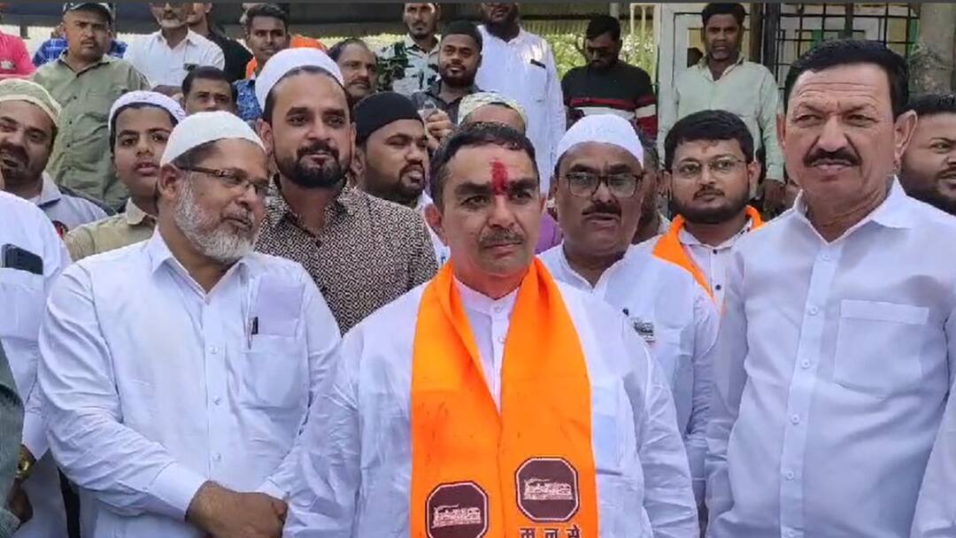 Maharashtra Assembly Elections 2024 : नाशिकमध्ये मुस्लीम बांधवांचा मोठा निर्णय! पक्षाला नव्हे तर मनसेच्या उमेदवाराला जाहीर केला पाठिंबा Maharashtra Assembly Elections 2024 Muslim community announced support to MNS candidate Dinkar Patil In Nashik West Assembly Constituency Sudhakar Badgujar Seema Hiray Marathi News Maharashtra Assembly Elections 2024 : नाशिकमध्ये मुस्लीम बांधवांचा मोठा निर्णय! पक्षाला नव्हे तर मनसेच्या उमेदवाराला जाहीर केला पाठिंबा