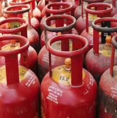 ਇੱਥੇ ਰਾਸ਼ਨ ਕਾਰਡ ਧਾਰਕਾਂ ਨੂੰ ਸਿਰਫ 450 ਰੁਪਏ 'ਚ ਮਿਲੇਗਾ ਗੈਸ ਸਿਲੰਡਰ, ਜਾਣੋ ਵਜ੍ਹਾ