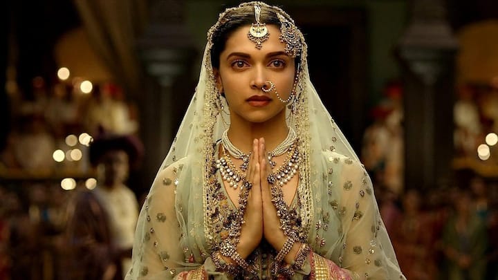 Bajirao Mastani: In the movie Bajirao Mastani, Deepika Padukone's understated look in all non-bridal tones, yet it wore out the epitome of royalty. The radiating as well as rich fabric detailing comprises exquisite craftsmanship. (Image source: IMDb)