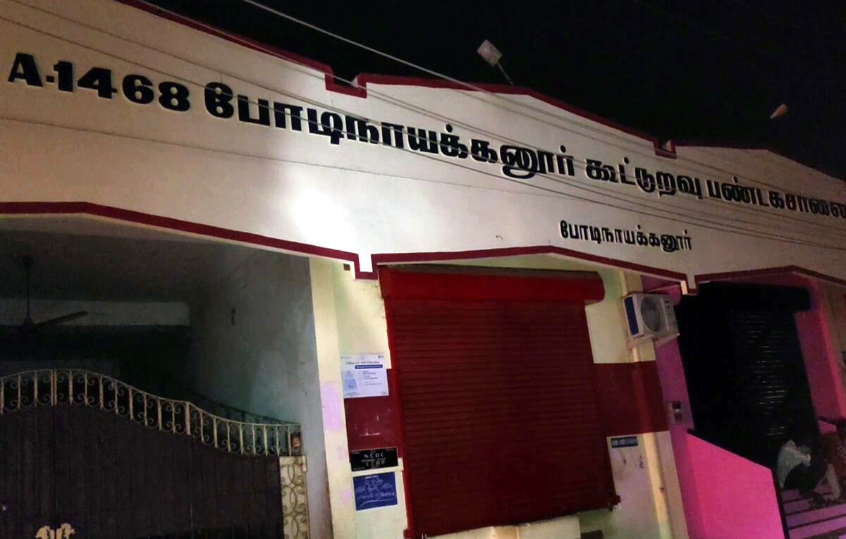 கவுன்சிலர் திடீர் ஆய்வு... ரேஷன் கடைகள் அருகில் பதுக்கி வைக்கப்பட்டிருந்த ரேஷன் அரிசி பறிமுதல்