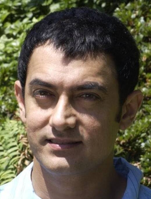 बेटे के समझाने के बाद आमिर ने फिल्में छोड़ने के अपने फैसले को वापस लिया. अब आमिर खान फिल्म सितारे जमीन पर से सिल्वर स्क्रीन पर कमबैक करने के लिए तैयार हैं.