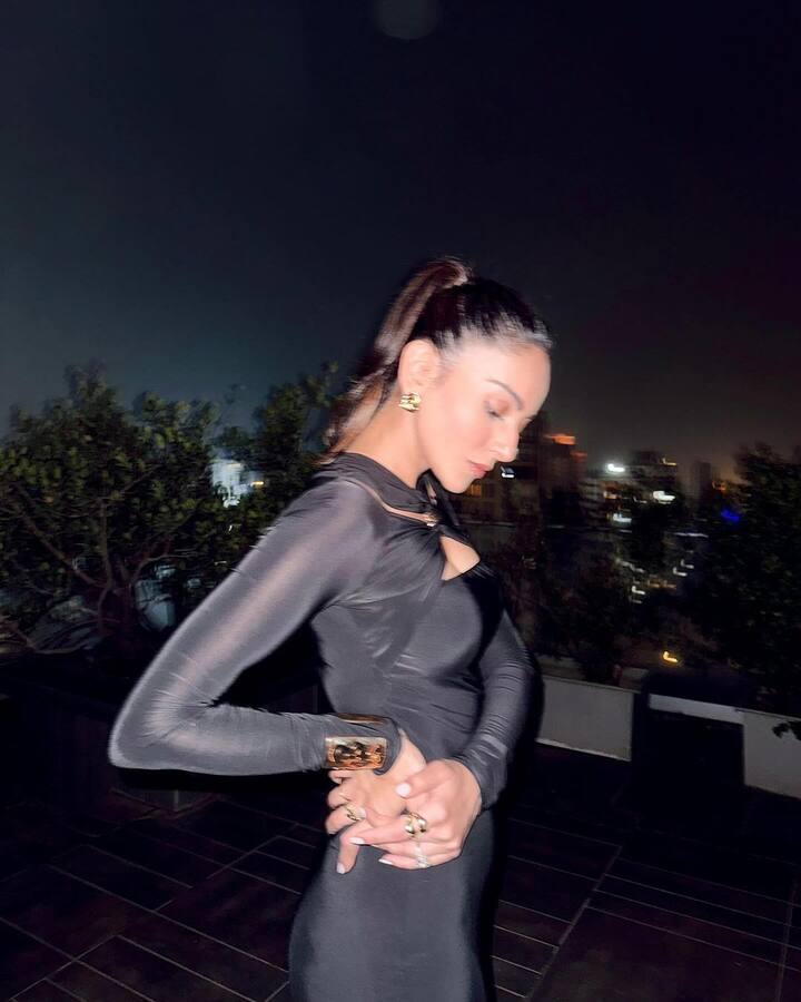 Rakul Preet Singh treated fans with pictures in a black bodycon dress.