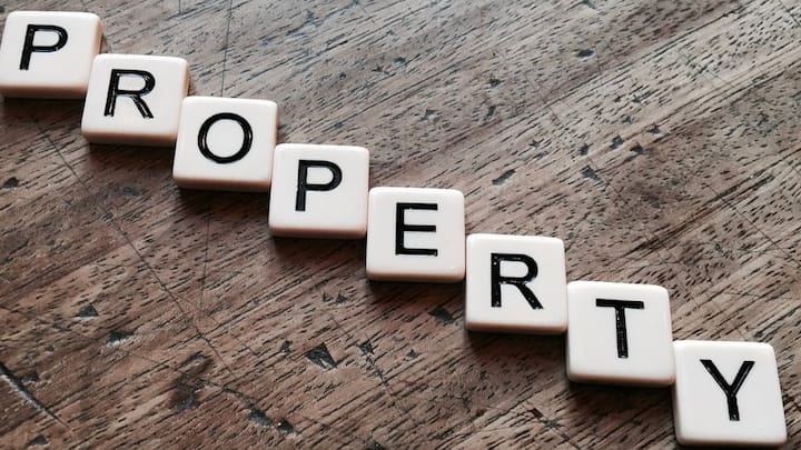 রেলওয়ের কাজ, বিমানবন্দর বা বিদ্যুৎ উৎপাদন কেন্দ্র তৈরি জন্য সরকারকে নানা সময় জমি অধিগ্রহণ করতে হয়।