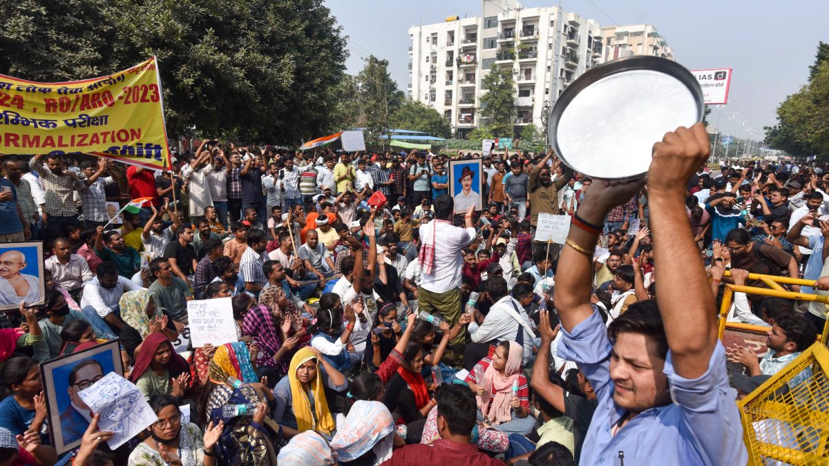 UPPSC Protest: प्रयागराज में छात्रों पर इन धाराओं में दर्ज हुई FIR, लगे ये आरोप, वीडियो से हो रही पहचान