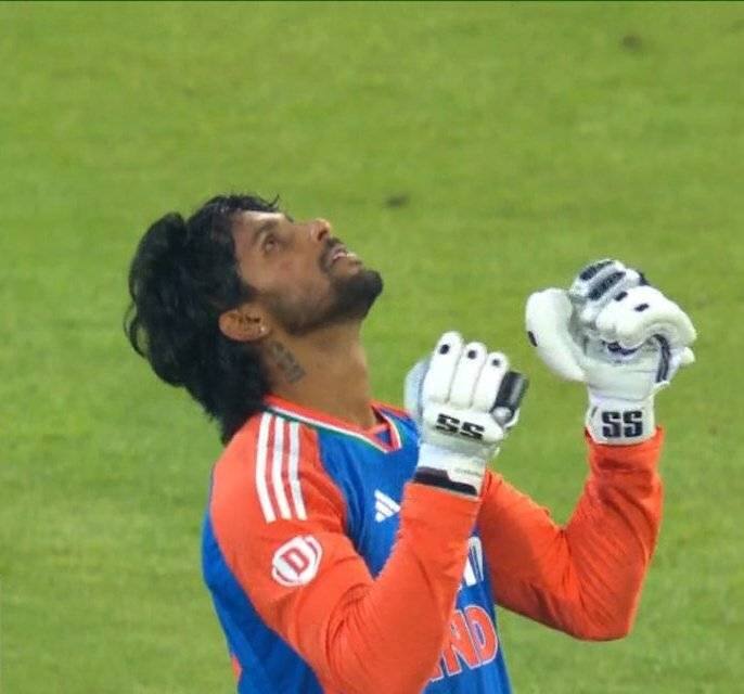 टी 20 क्रिकेटमध्ये शतक करणारा तिलक वर्मा युवा खेळाडू ठरला आहे. त्यानं 22 वर्ष 5 दिवस इतकं वय असताना शतक झळकावलं.