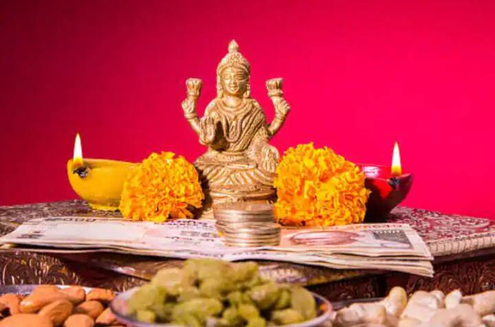 ਕਾਰਤਿਕ ਪੂਰਨਿਮਾ 15 ਨਵੰਬਰ 2024 ਨੂੰ ਹੈ। ਪੌਰਾਣਿਕ ਮਾਨਤਾਵਾਂ ਅਨੁਸਾਰ ਇਸ ਦਿਨ ਸਾਰੇ ਦੇਵਤੇ ਦੀਵਾਲੀ ਮਨਾਉਣ ਲਈ ਕਾਸ਼ੀ ਆਉਂਦੇ ਹਨ।