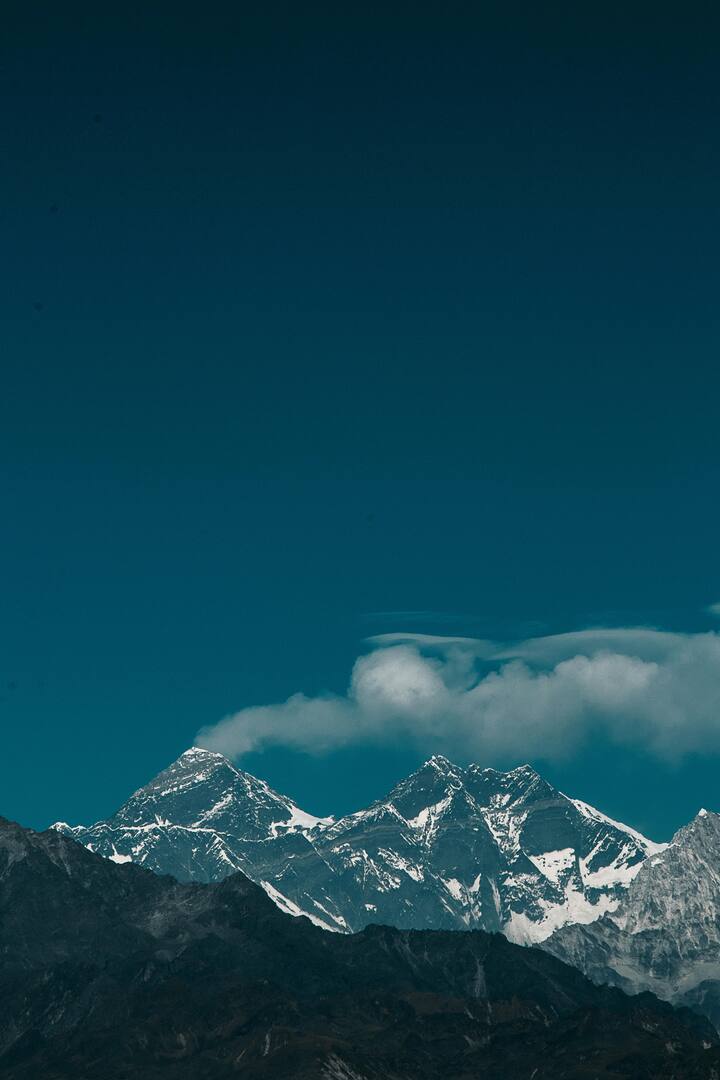 यही वजह है कि पृथ्वी की पपड़ी अब पहले की तुलना में हल्की हो गई है. इस कारण पृथ्वी की पपड़ी धीरे-धीरे ऊपर उठ रही है, जिससे माउंट एवरेस्ट की ऊंचाई भी बढ़ रही है.